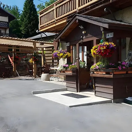 לינה וארוחת בוקר La Ferme Du Mont Blanc קומבלו