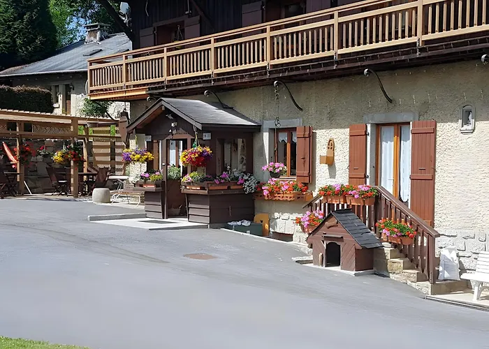 לינה וארוחת בוקר La Ferme Du Mont Blanc 3*